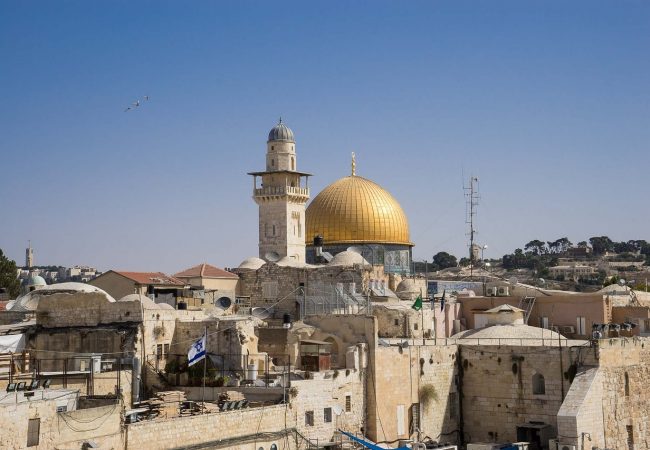 Image by Judith Scharnowski from Pixabay