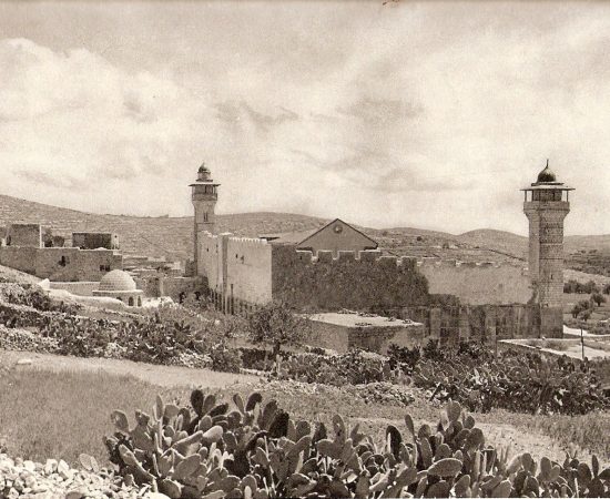 מערת המכפלה בתמונה משנות ה-20 של המאה העשרים