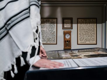 Photo by cottonbro studio: https://www.pexels.com/photo/a-man-wearing-a-tallit-5985974/