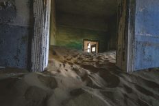 Photo by Francesco Ungaro: https://www.pexels.com/photo/a-room-with-sand-in-it-and-a-door-27907130/