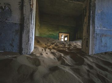 Photo by Francesco Ungaro: https://www.pexels.com/photo/a-room-with-sand-in-it-and-a-door-27907130/