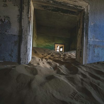 Photo by Francesco Ungaro: https://www.pexels.com/photo/a-room-with-sand-in-it-and-a-door-27907130/